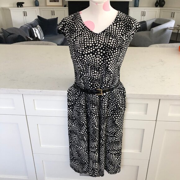 Anne Klein Cap Slv Fit & Flare Geometric Print Belted V Neck Dress Blk Wht Sz 12 - Picture 14 of 14